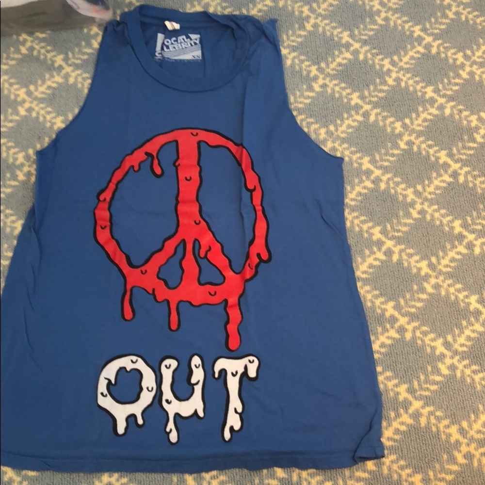 Local celebrity size xs muscle top